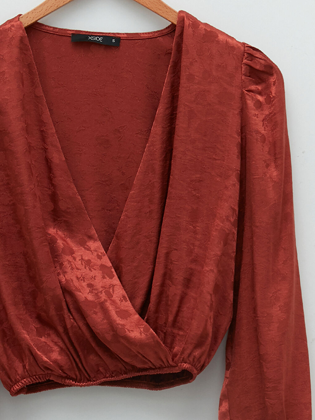 Kahverengi Kruvaze Yaka Kendinden Desenli Uzun Kollu Kadın Bluz-8