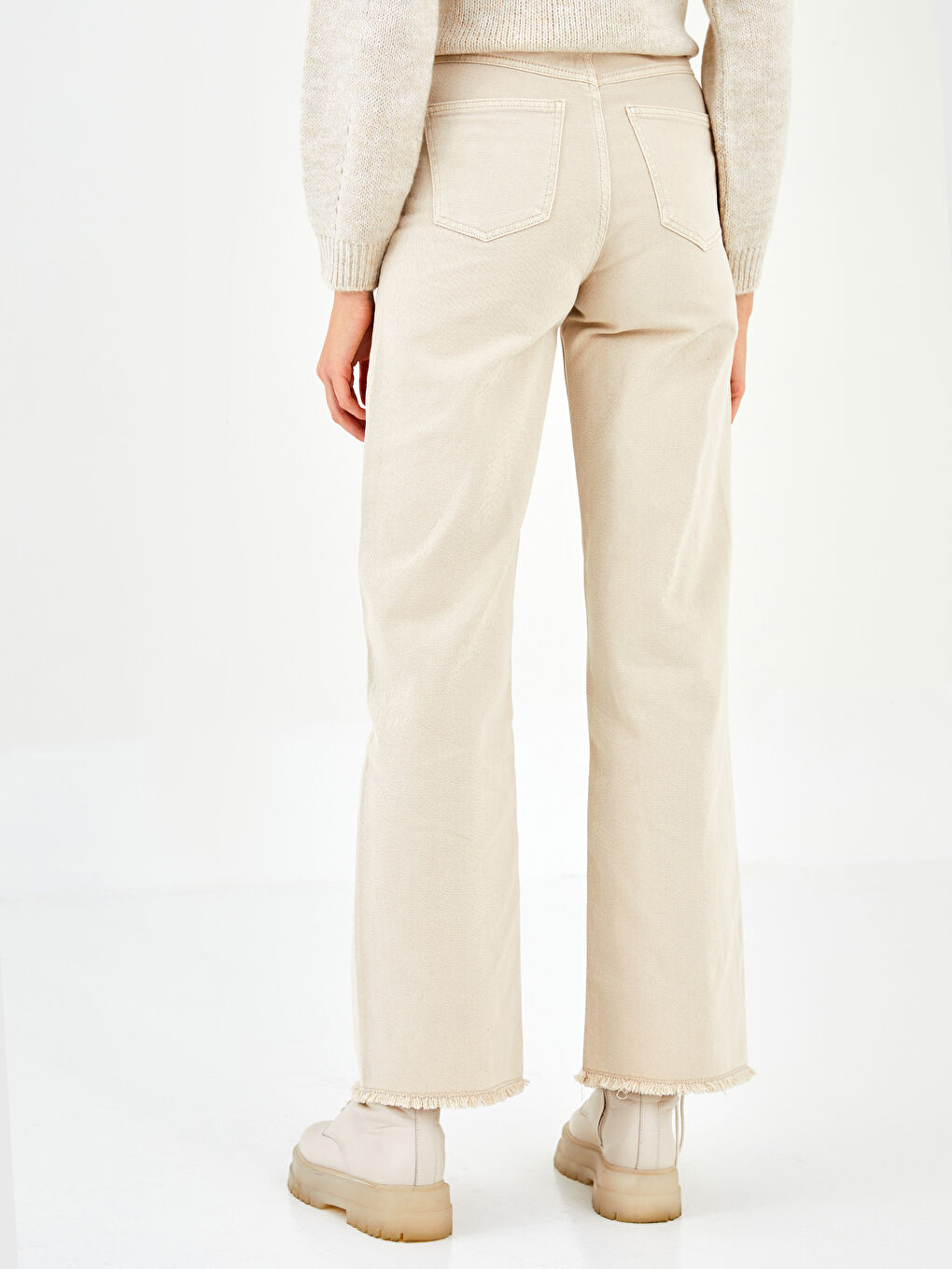 Yüksek Bel Standart Fit Cep Detaylı Geniş Paça Kadın Jean Pantolon-4