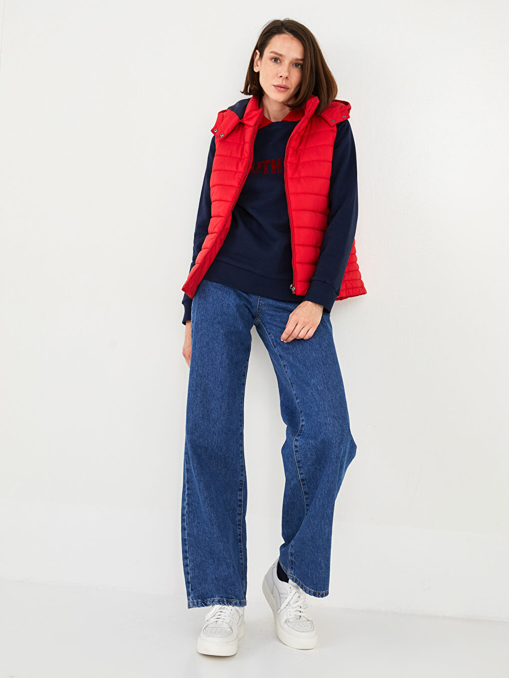 Kırmızı Kadın Kapüşonlu Düz Şişme Yelek-1