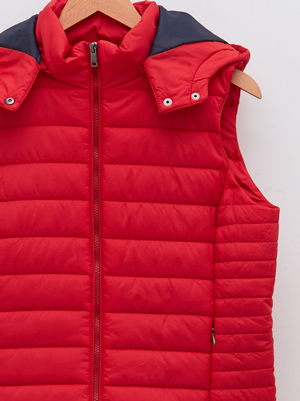 Kırmızı Kadın Kapüşonlu Düz Şişme Yelek-7