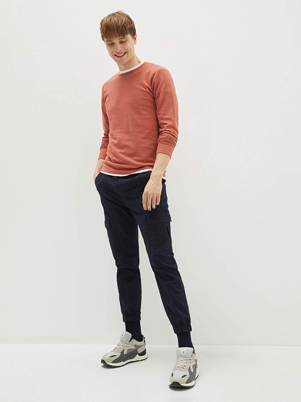 سويت شيرت أساسي كم طويل ياقة دائرية للرجال-2