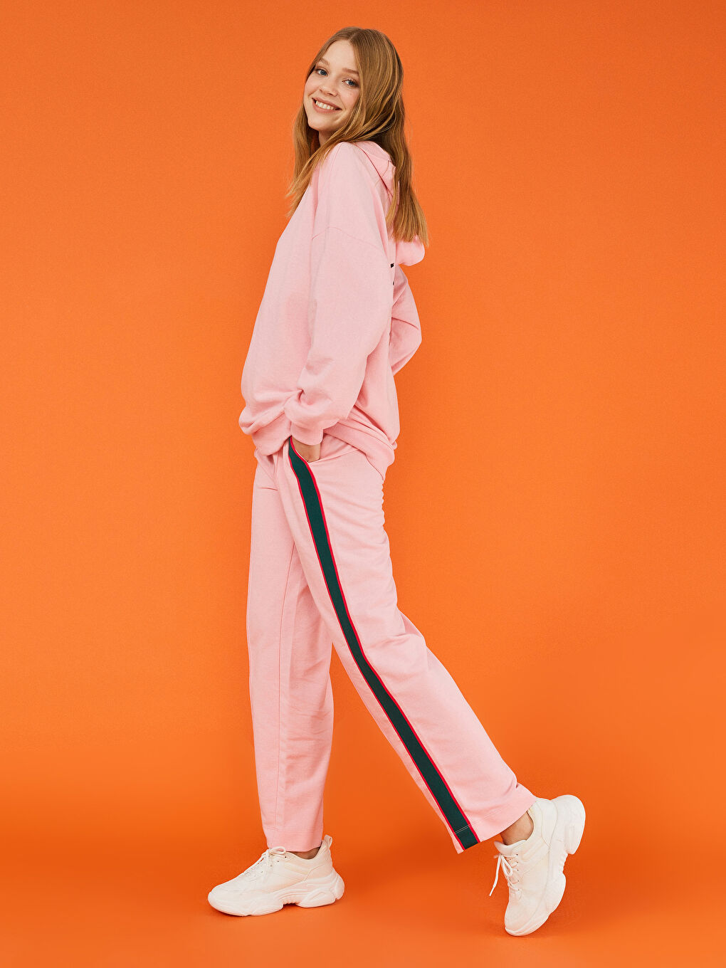 Женские спортивные штаны с эластичной талией и полосатым узором-1