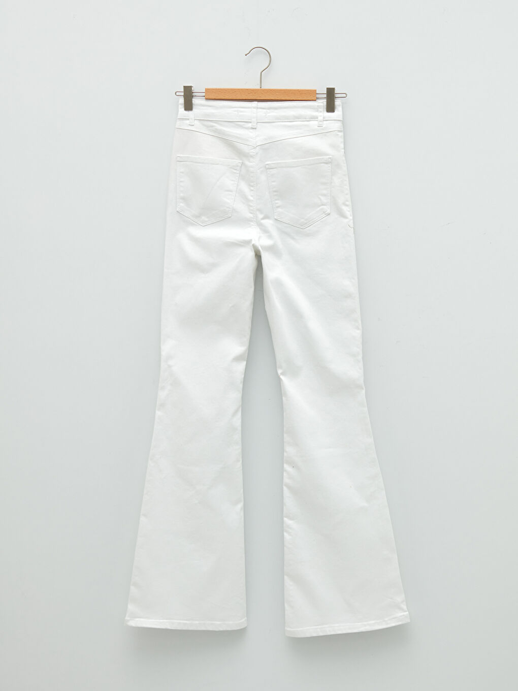 Beyaz Standart Fit İspanyol Paça Cep Detaylı Gabardin Kumaş Kadın Pantolon-11