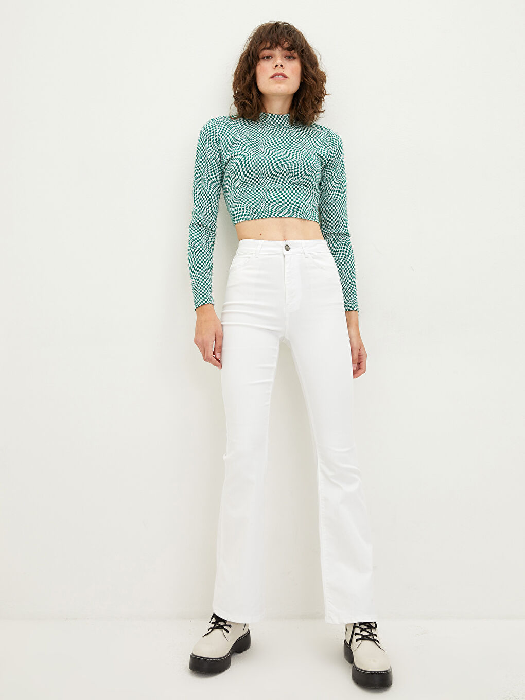 Beyaz Standart Fit İspanyol Paça Cep Detaylı Gabardin Kumaş Kadın Pantolon-6