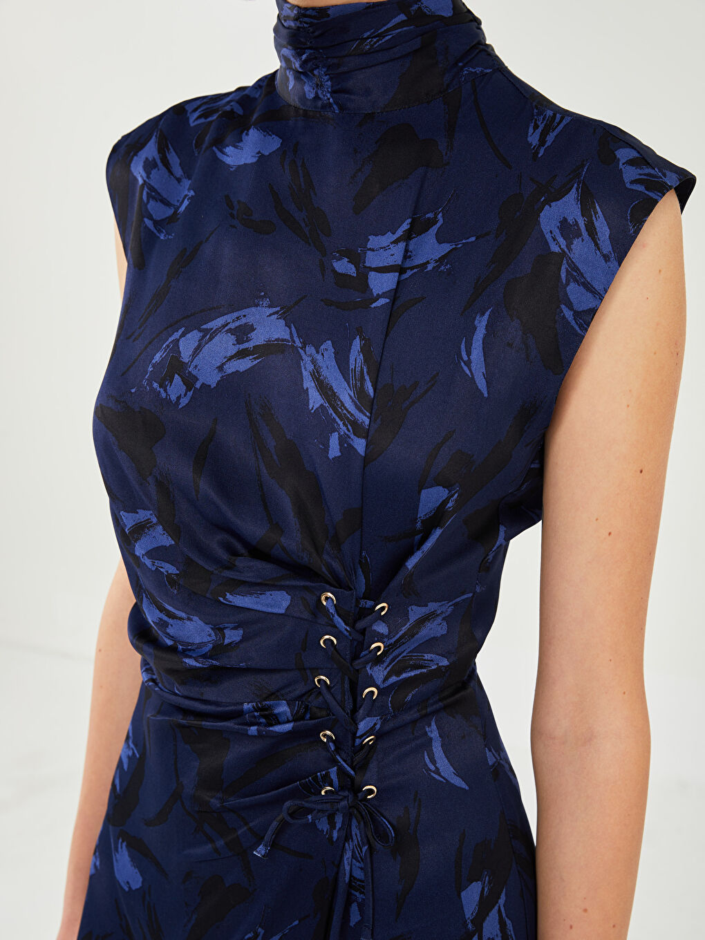 Lacivert Dik Yaka Desenli Kadın Saten Elbise-7