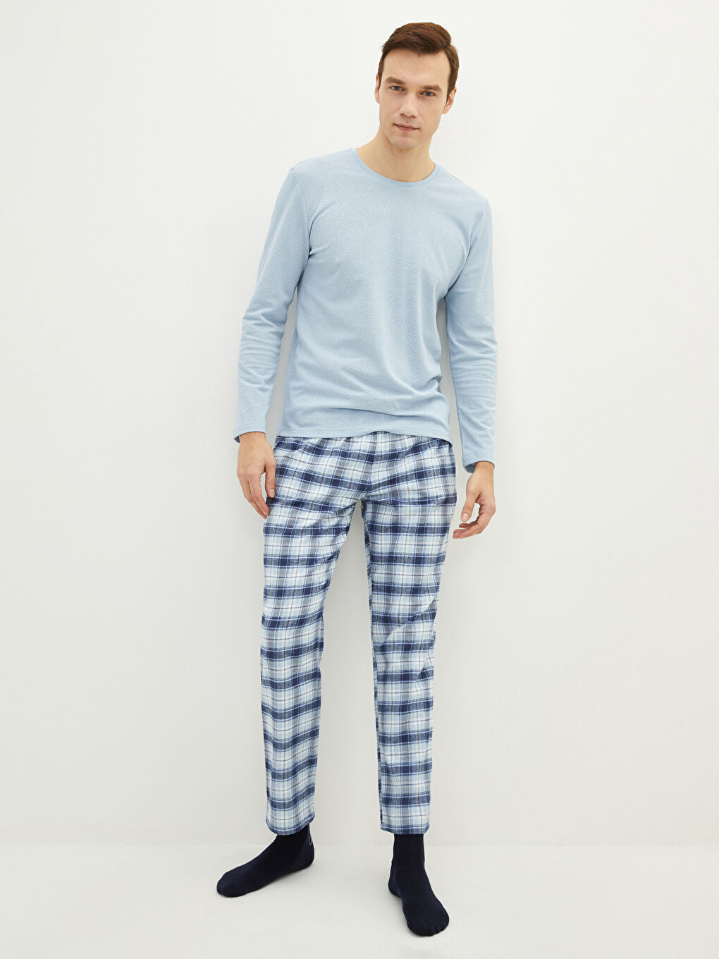 Пижамный комплект в клетку стандартного кроя для мужчин-1