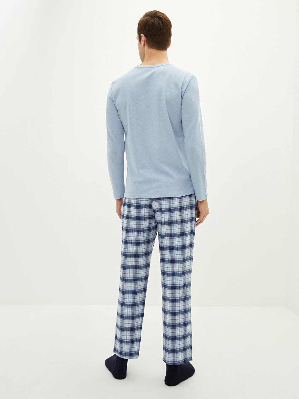 Пижамный комплект в клетку стандартного кроя для мужчин-3