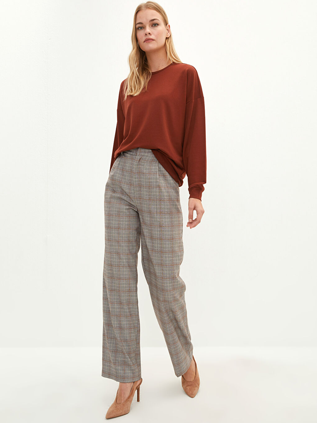 Bej Rahat Kalıp Ekose Geniş Paça Kadın Pantolon-1