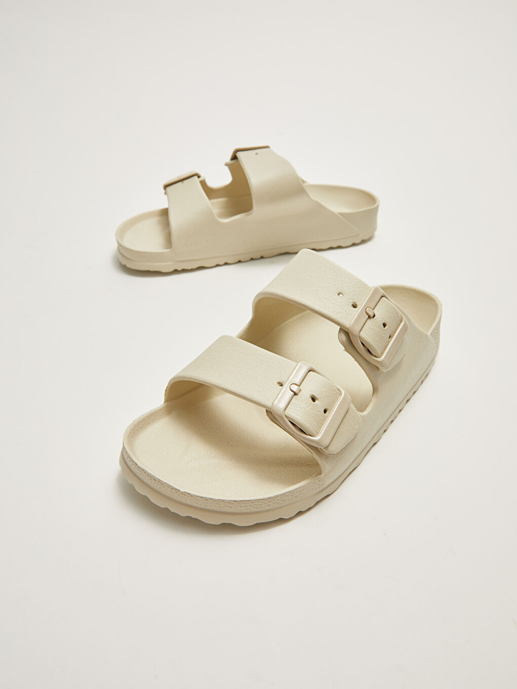 Bej Çift Bantlı Toka Detaylı Kadın Plaj Terliği-3