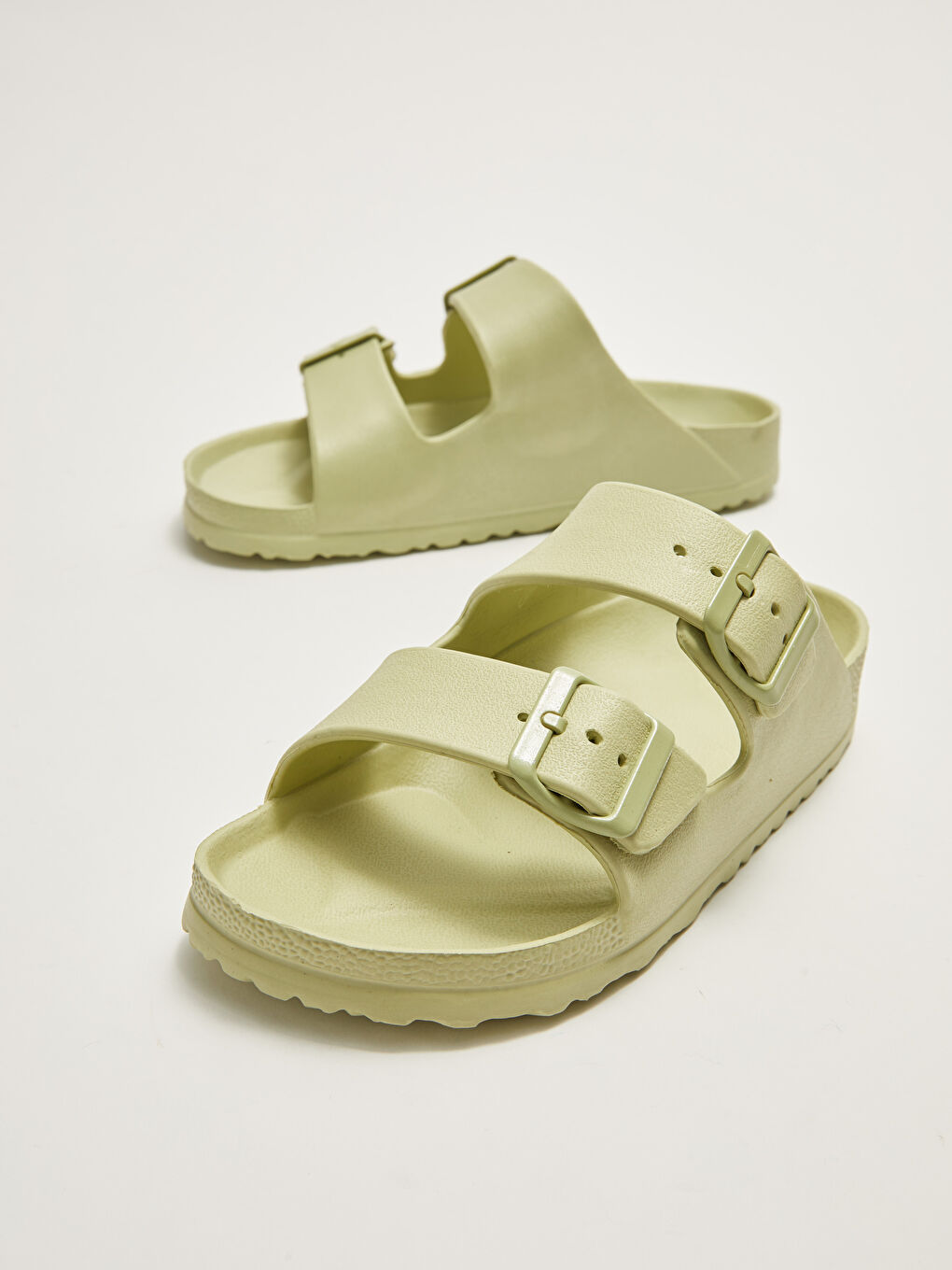 Yeşil Çift Bantlı Toka Detaylı Kadın Plaj Terliği-3