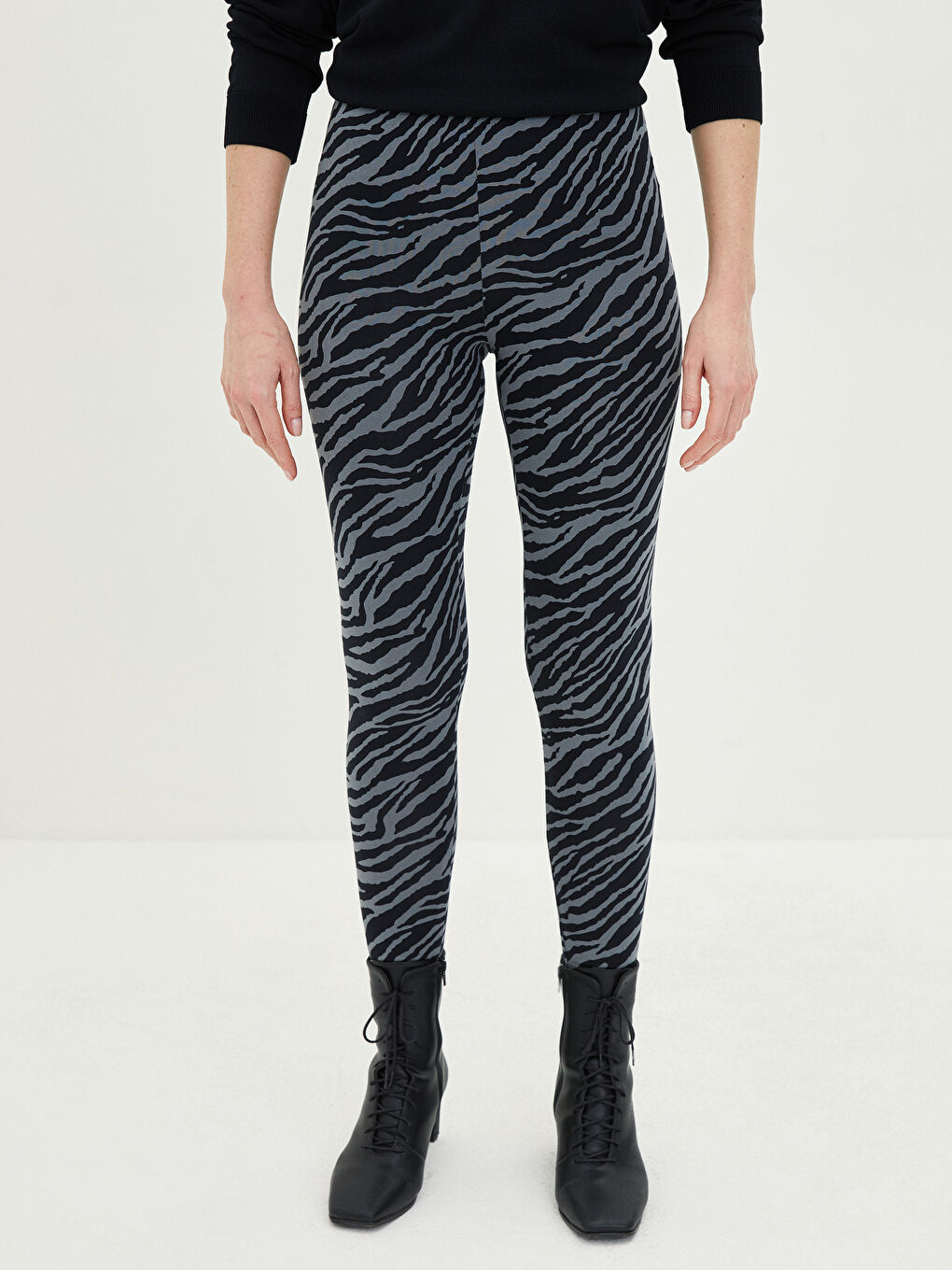 Siyah Beli Lastikli Desenli Kadın Tayt-1