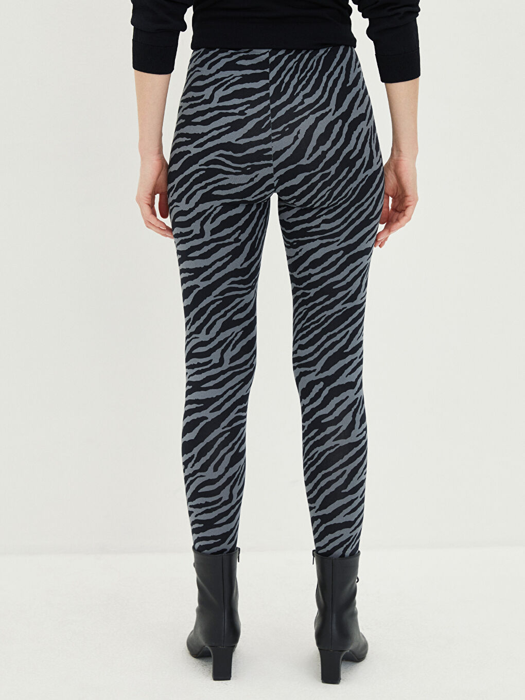 Siyah Beli Lastikli Desenli Kadın Tayt-2