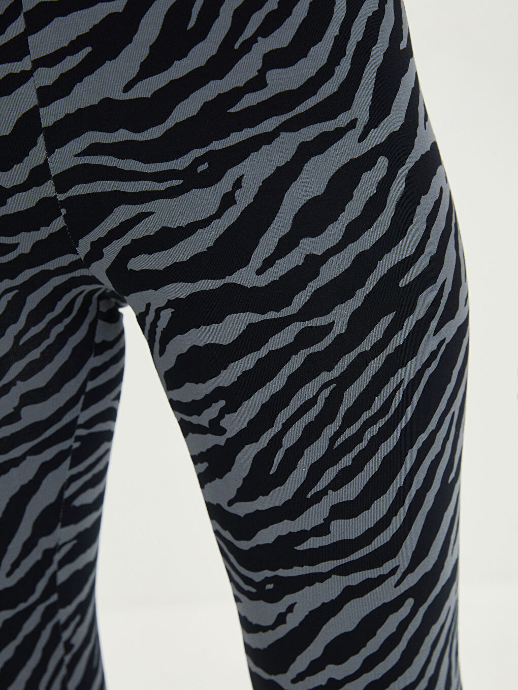 Siyah Beli Lastikli Desenli Kadın Tayt-3