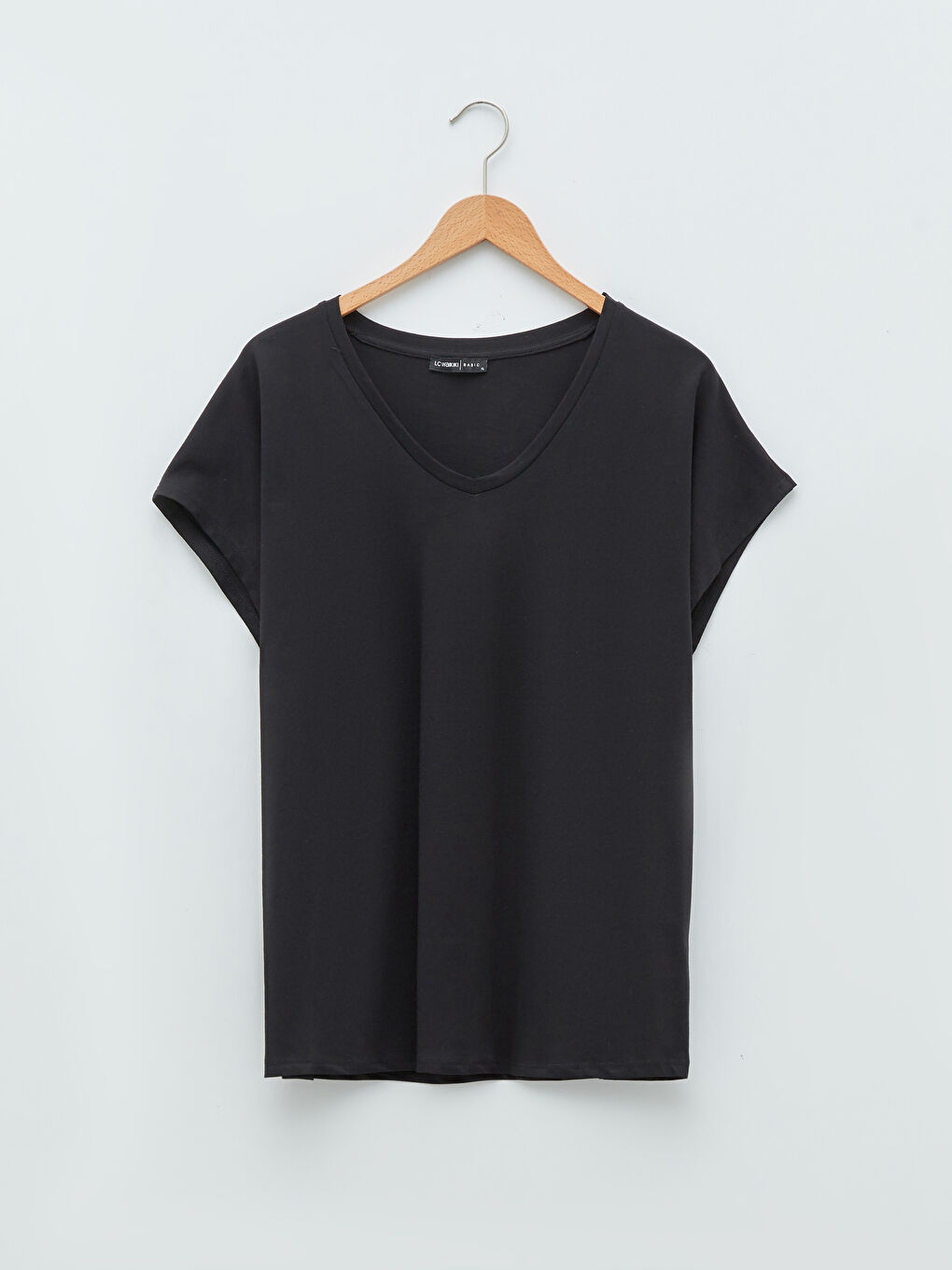 تيشيرت نسائي قطن بقصة مستقيمة وفتحة رقبة على شكل حرف V وكم قصير-5