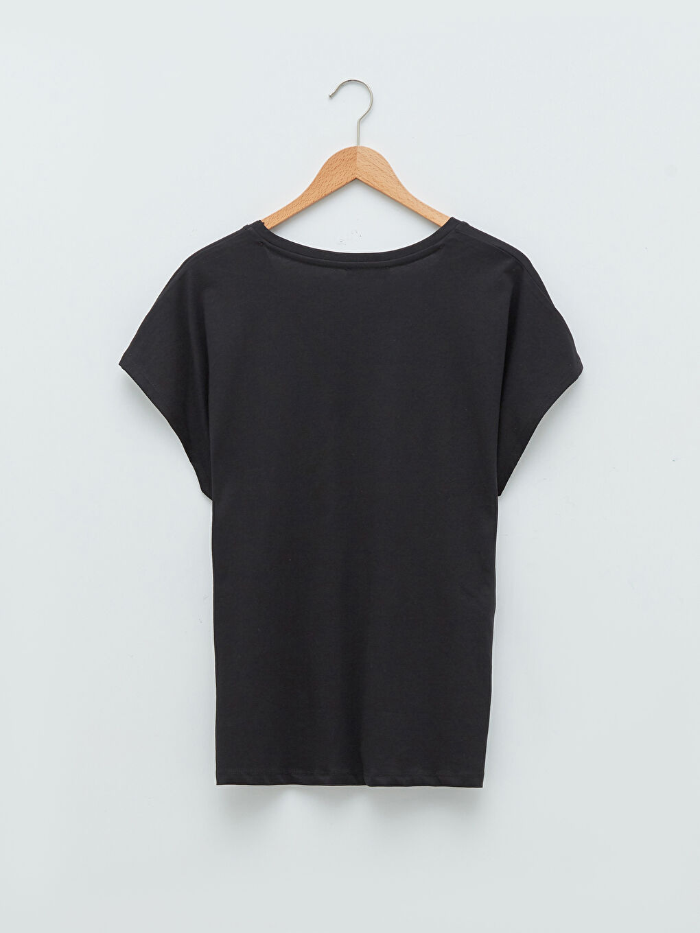 تيشيرت نسائي قطن بقصة مستقيمة وفتحة رقبة على شكل حرف V وكم قصير-6