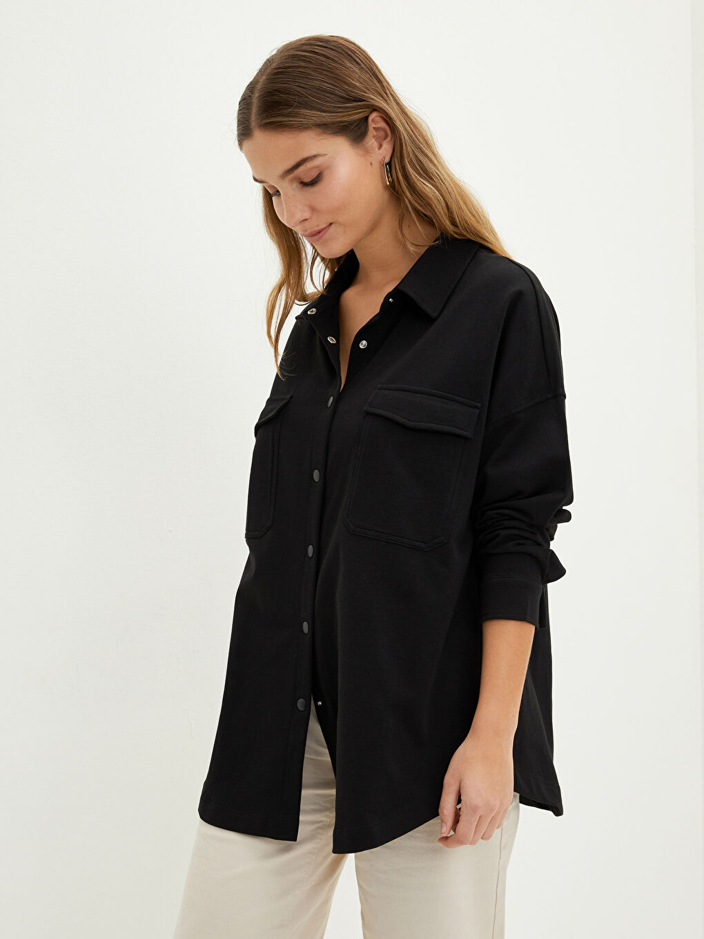 Siyah Büyük Beden Önden Düğme Kapamalı Düz Uzun Kollu Kadın Gömlek Ceket-1