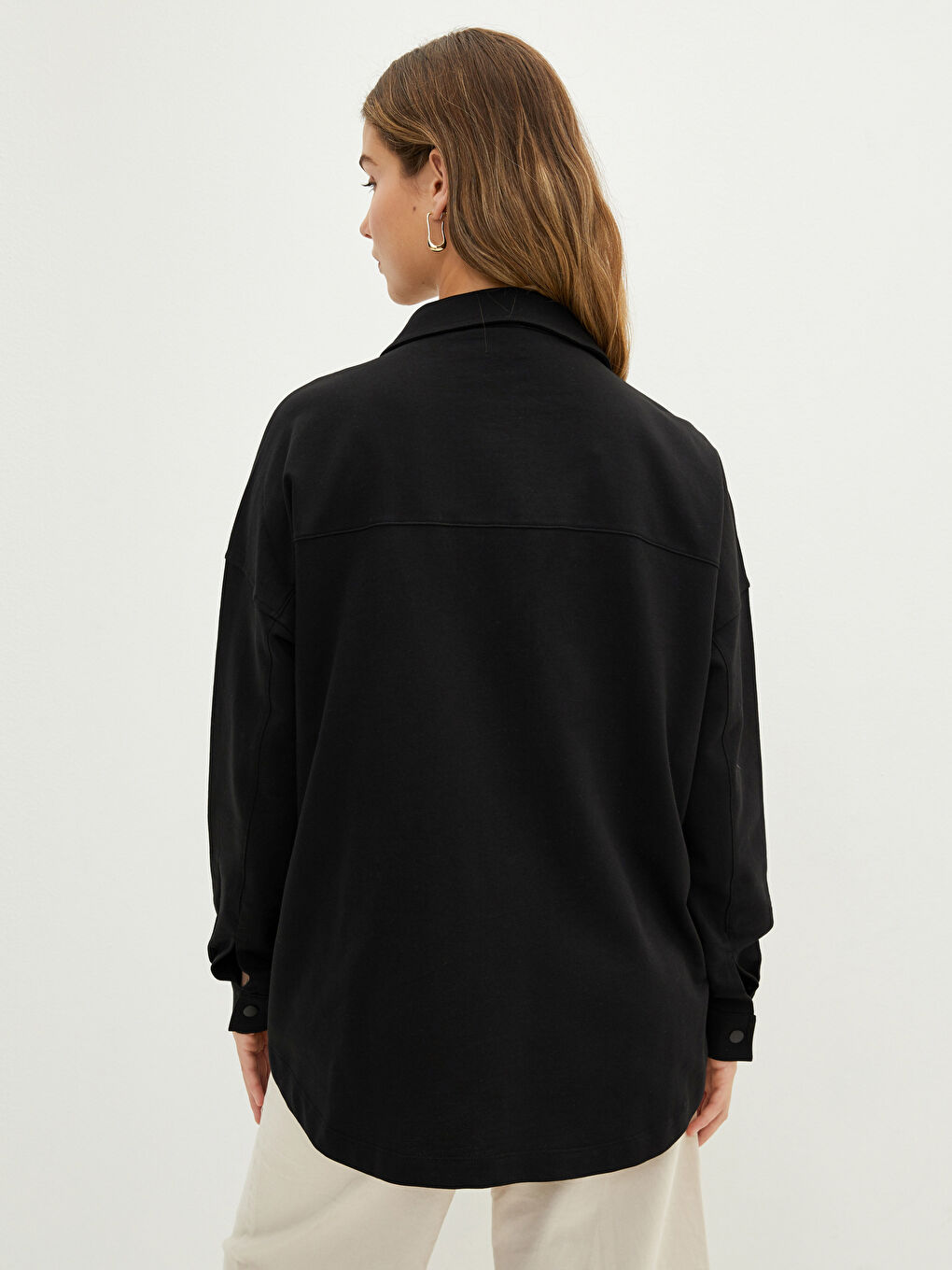 Siyah Büyük Beden Önden Düğme Kapamalı Düz Uzun Kollu Kadın Gömlek Ceket-4
