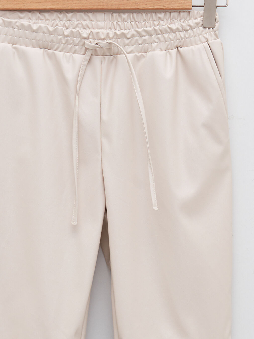 Pantalon Droit à Taille Élastiquée Coupe Confortable avec Poches pour Femmes Détail-7