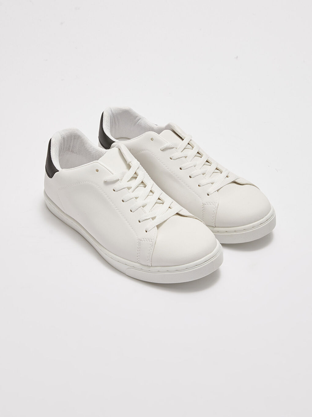 Beyaz Bağcıklı Erkek Spor Ayakkabı