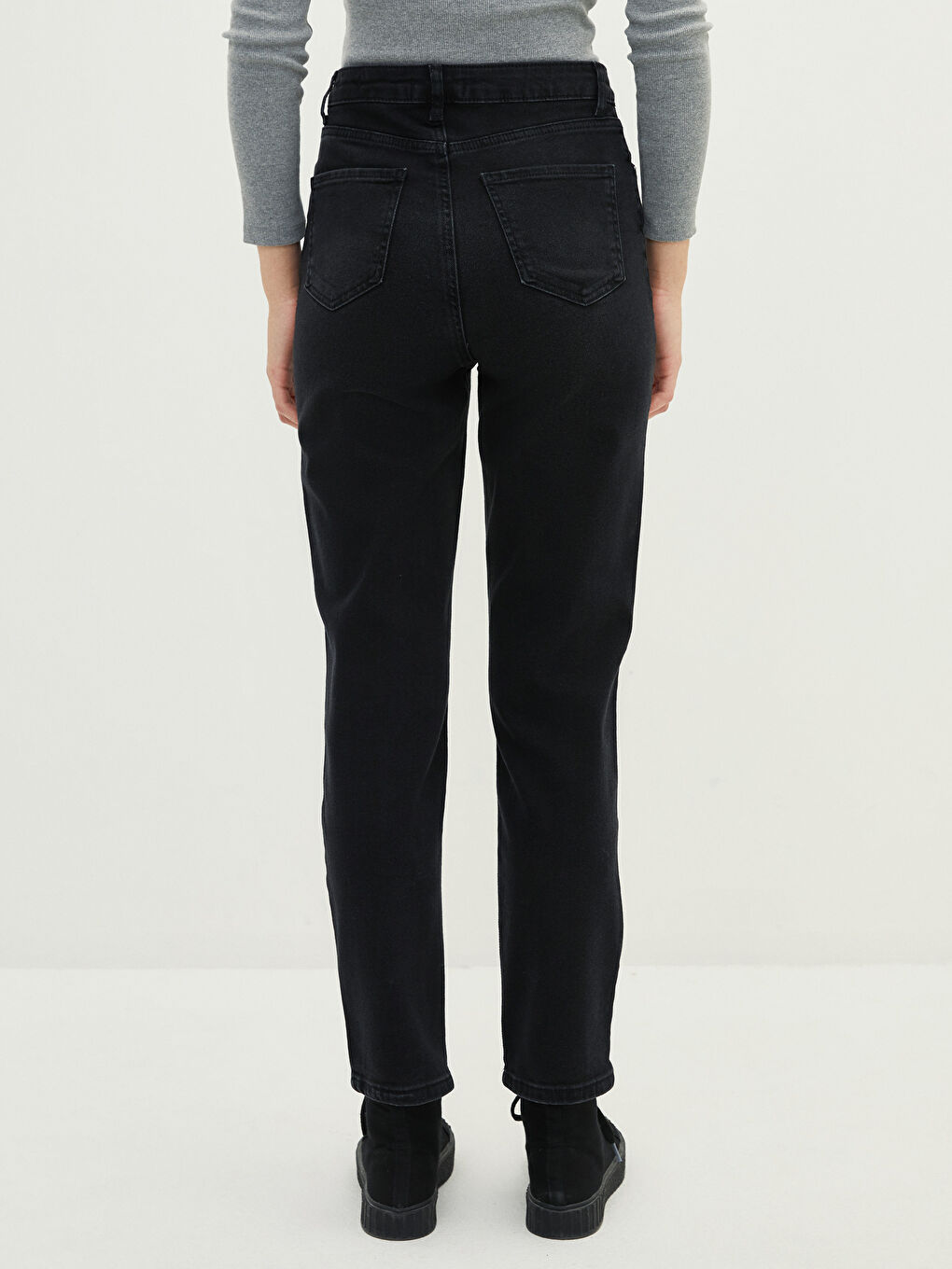 Žena CRNA Traperice-3