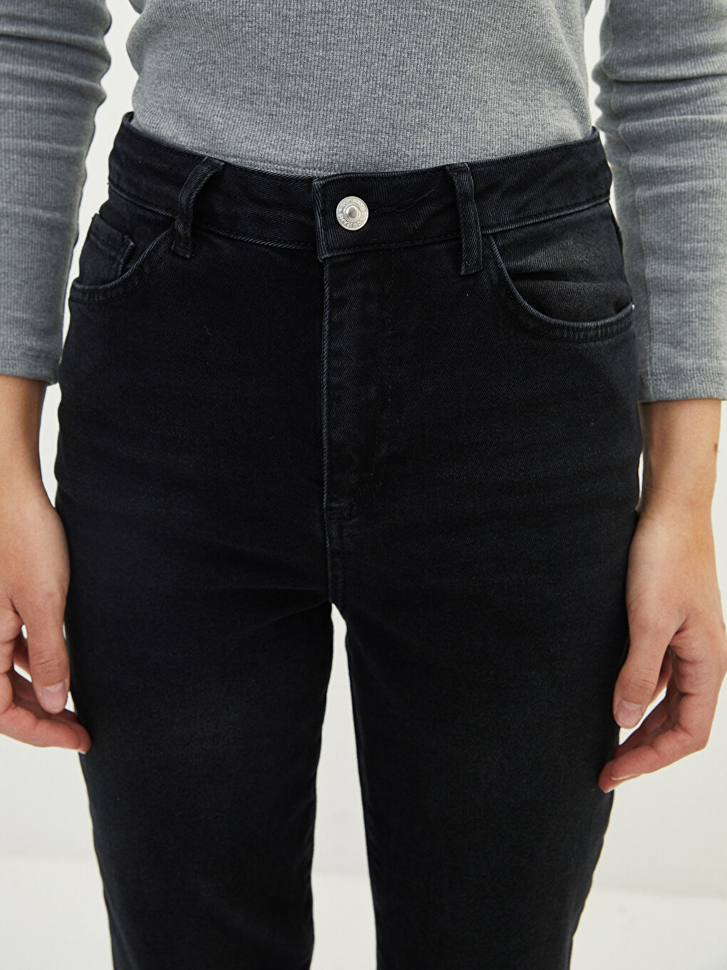 Žena CRNA Traperice-4