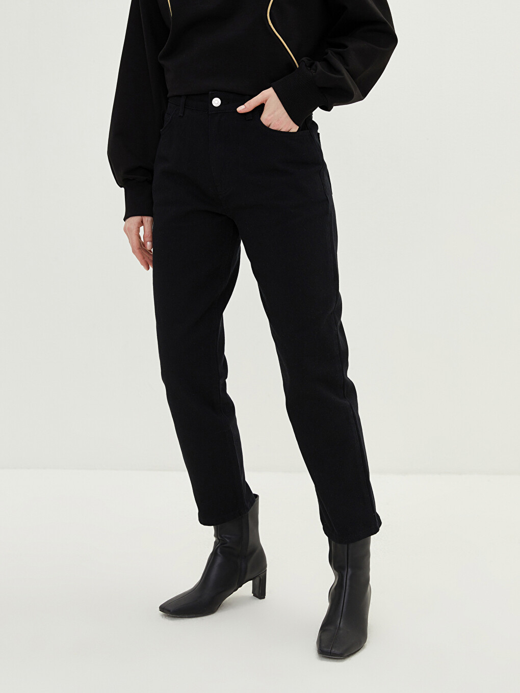Comfortable Fit Straight Pocket Detailed Gabardine Fabric Women's Trousers-2