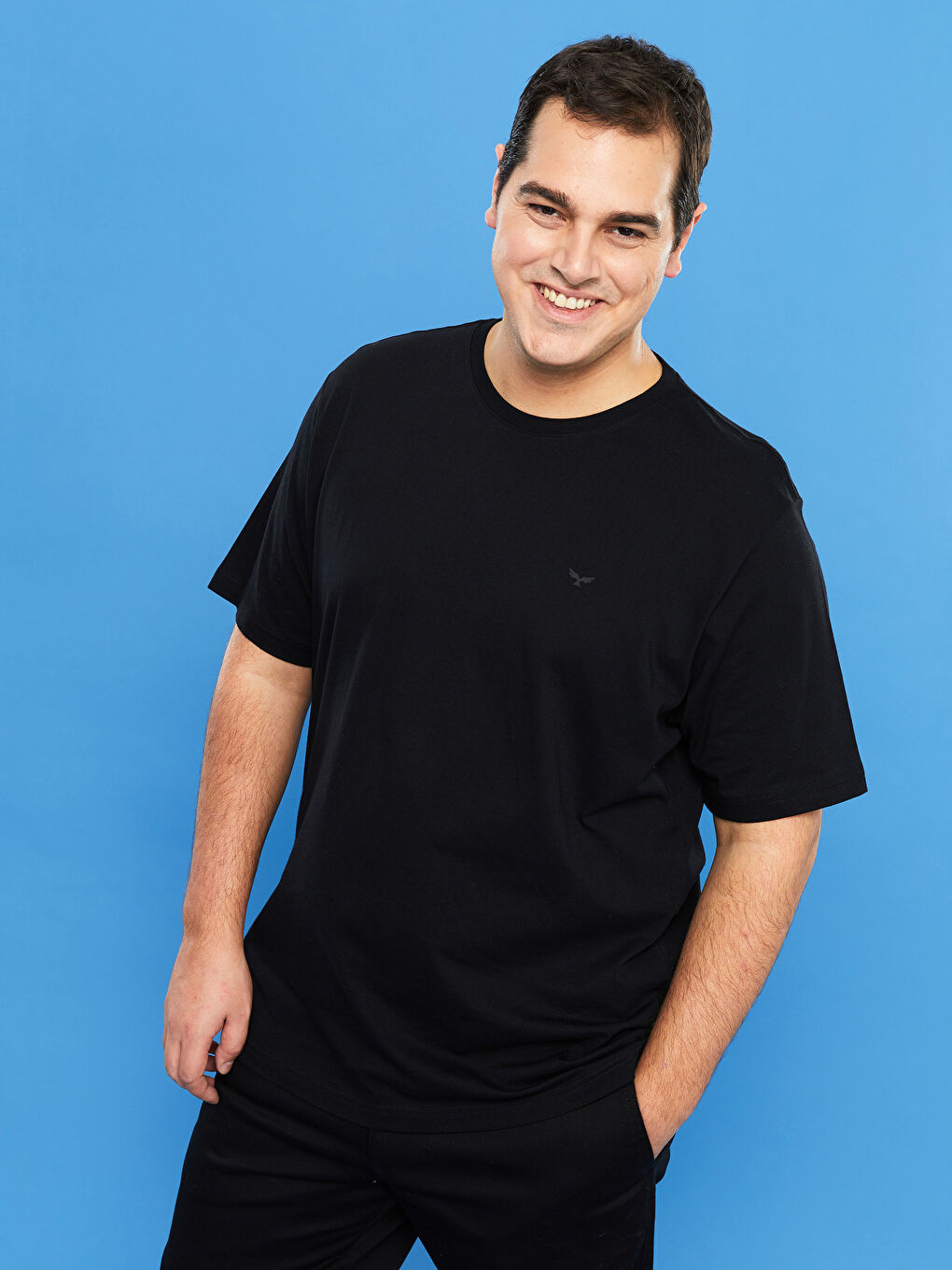 تيشيرت أساسي كم قصير ياقة دائرية مقاس كبير للرجال