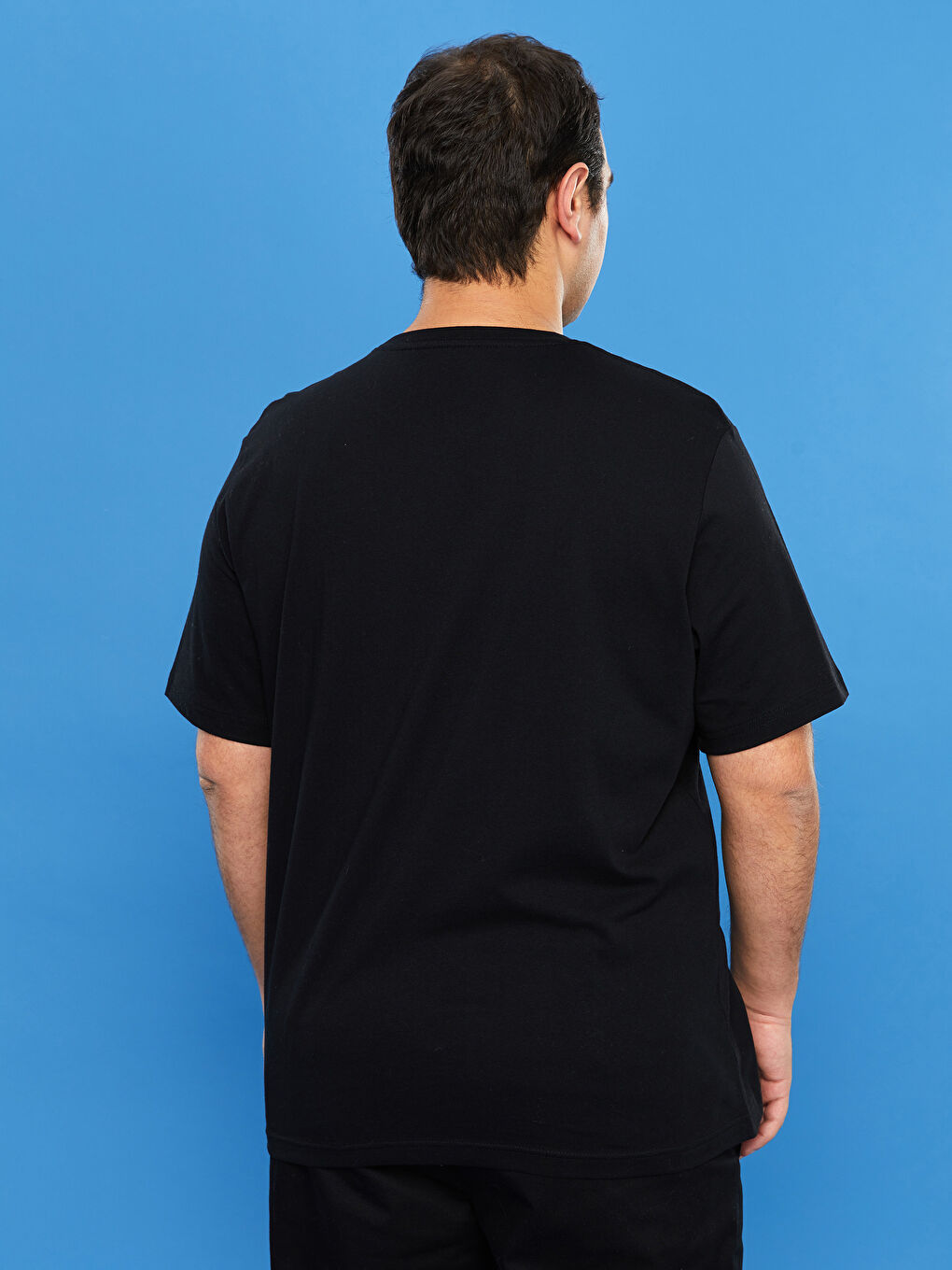 تيشيرت أساسي كم قصير ياقة دائرية مقاس كبير للرجال-4