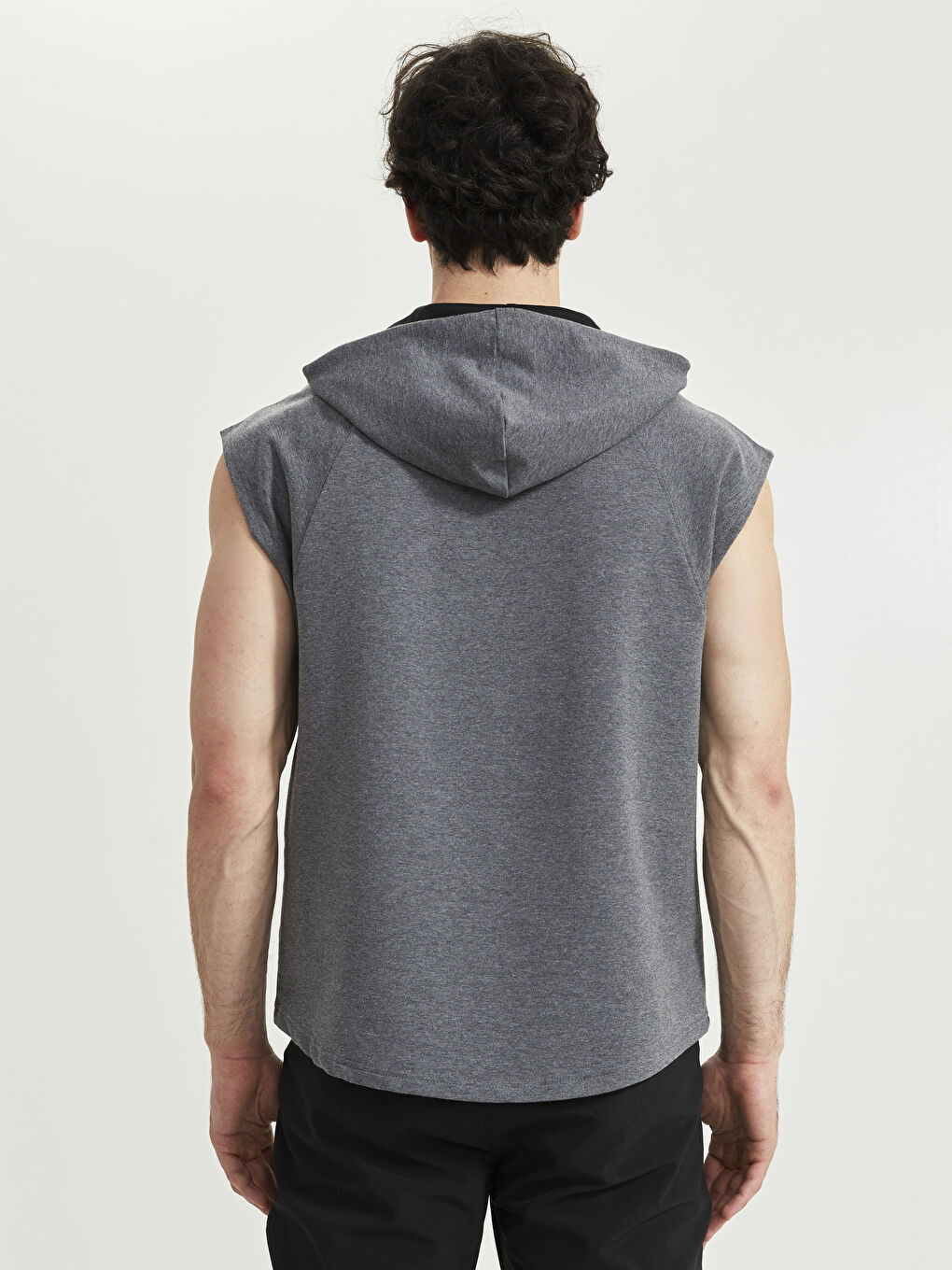 Antrasit Kapüşonlu Baskılı Erkek Kolsuz Tişört-4