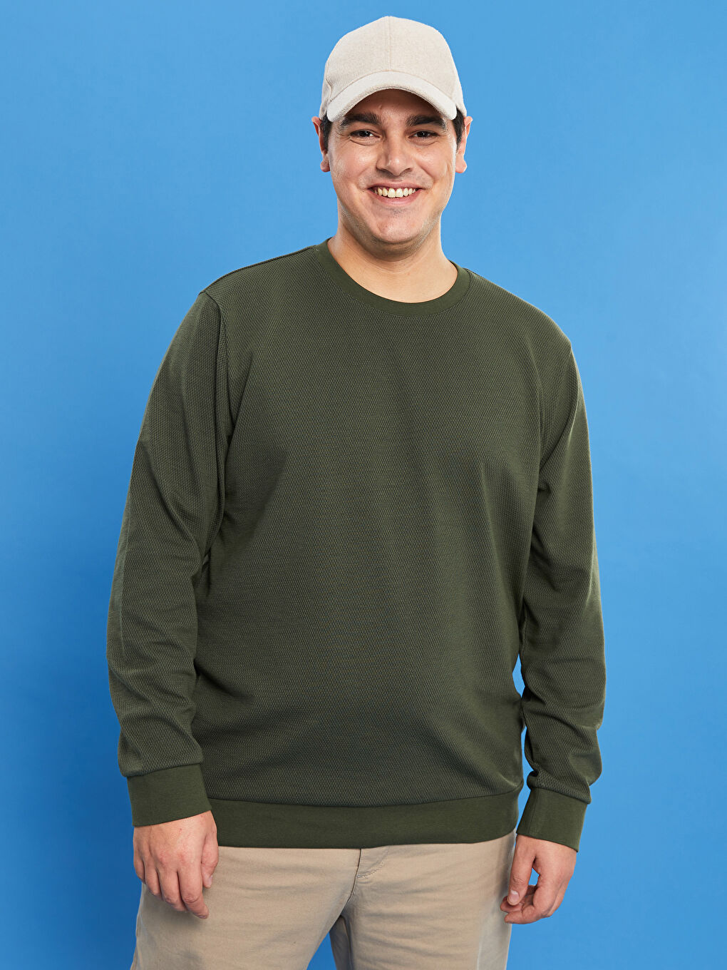 LCWAIKIKI Classic Sweatshirt für Herren in Übergröße mit Rundhalsausschnitt und langen Ärmeln -W1K833Z8-MKT