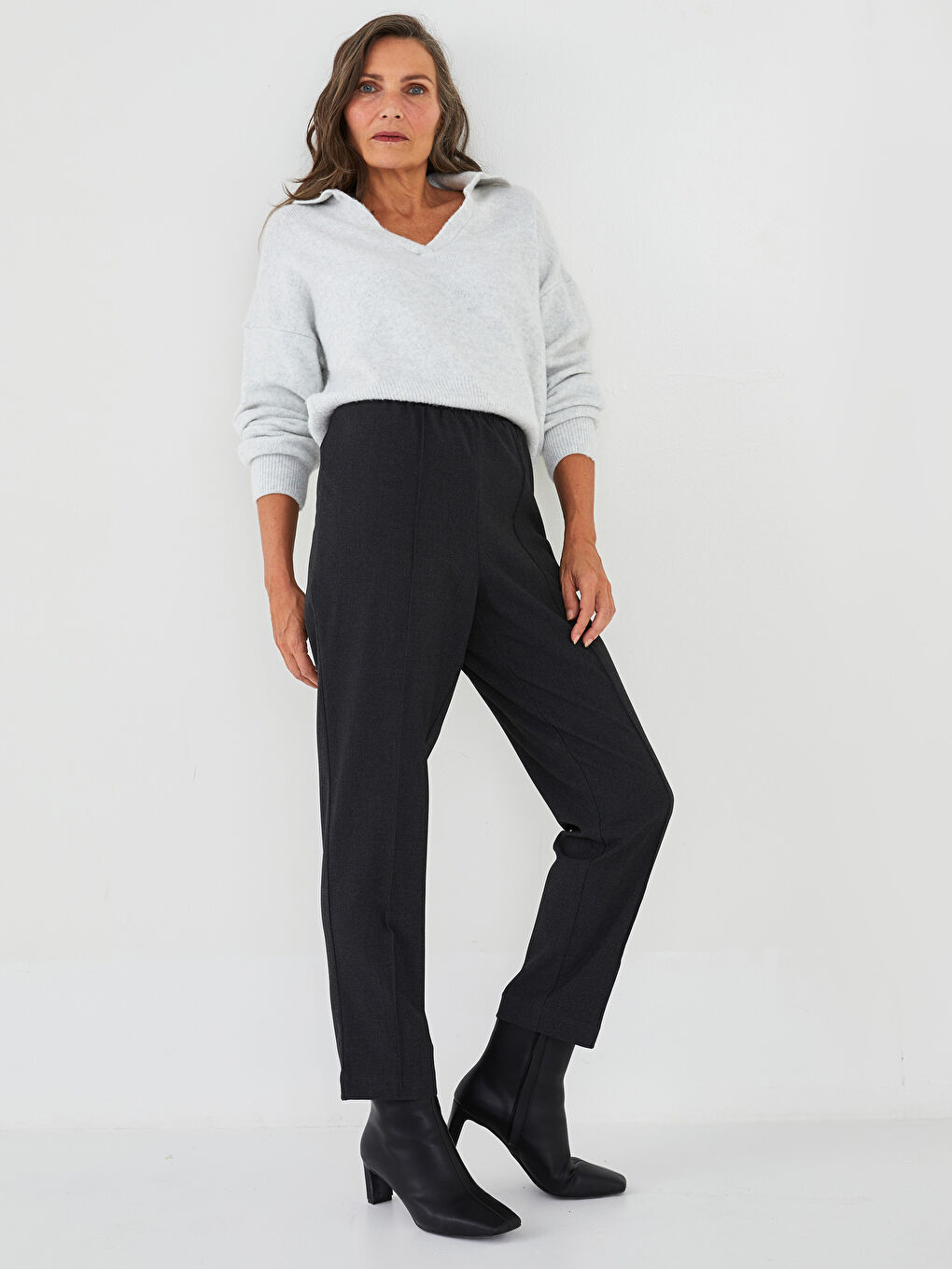 Women's Elastic Waist Relaxed Fit Regular Trousers