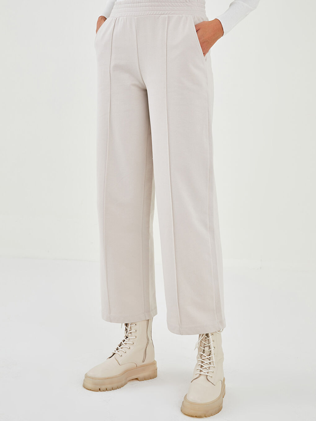 LCW Grace Elastic Waist Standard Fit Pocket Detailed Cotton Women's Trousers -W1K917Z8-SDW