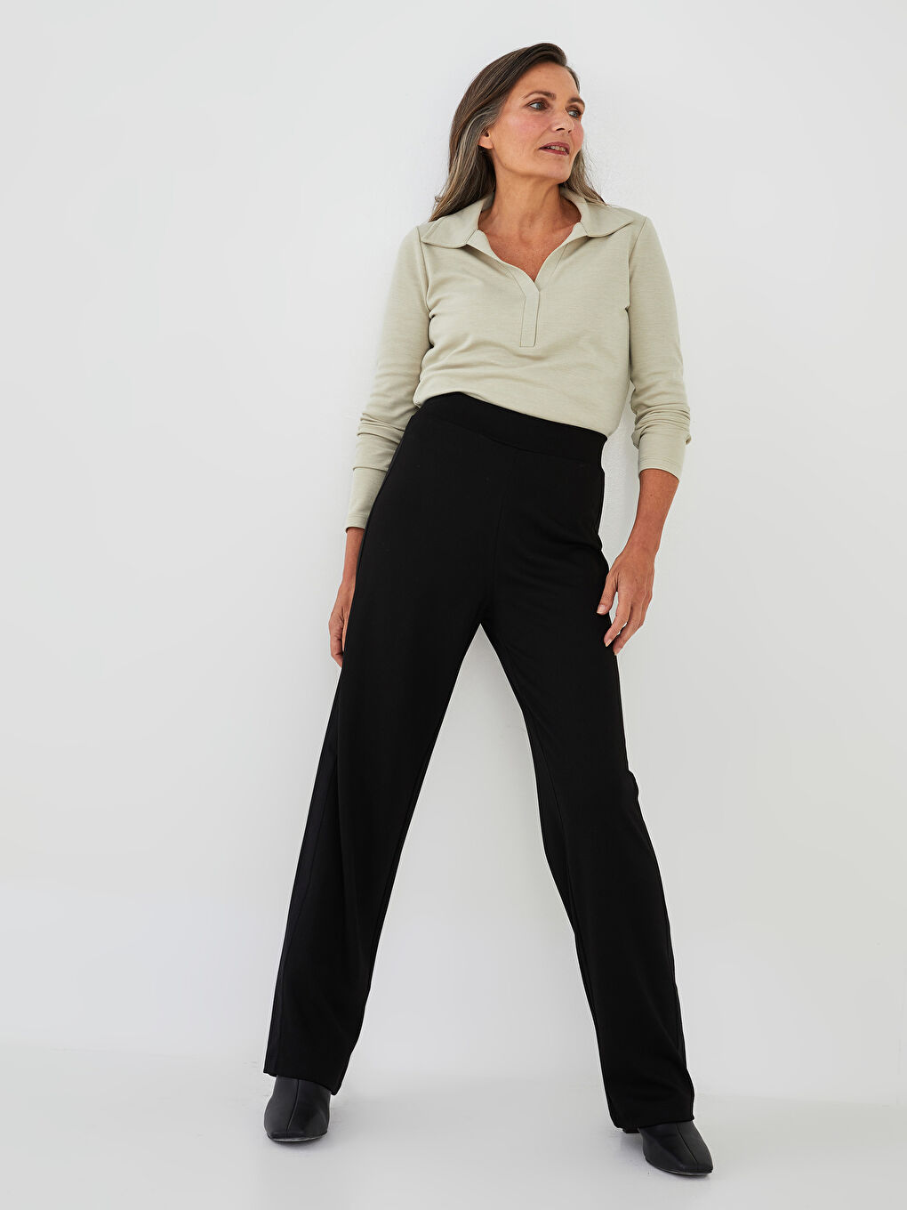 LC Waikiki Women's Elasticated Waist Plain Sweatpants -W1K920Z8-CVL