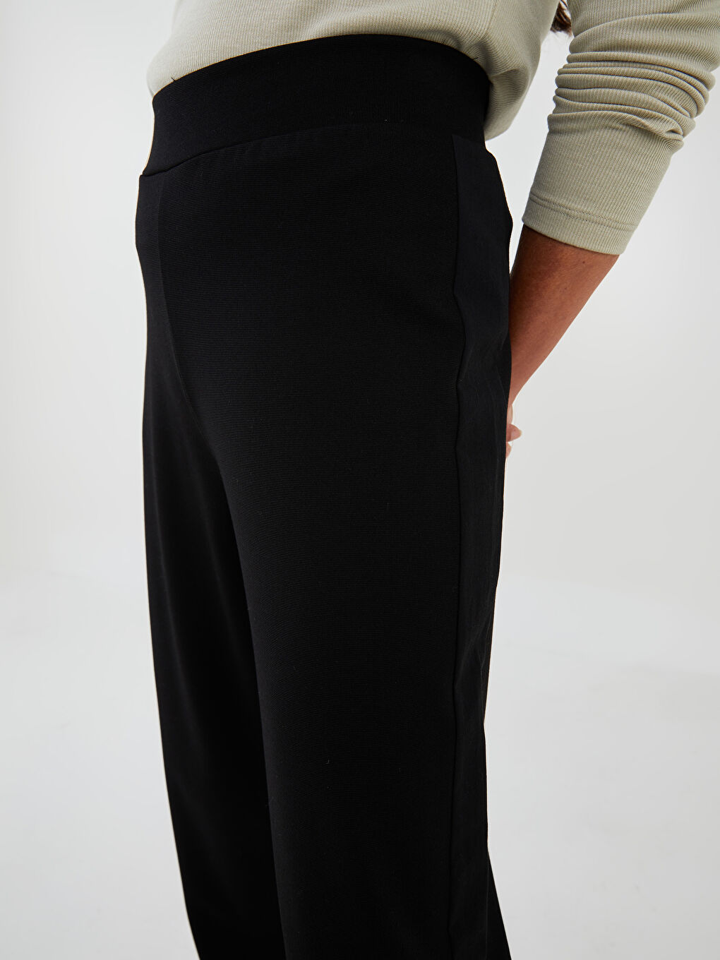 LC Waikiki Women's Elasticated Waist Plain Sweatpants -W1K920Z8-CVL