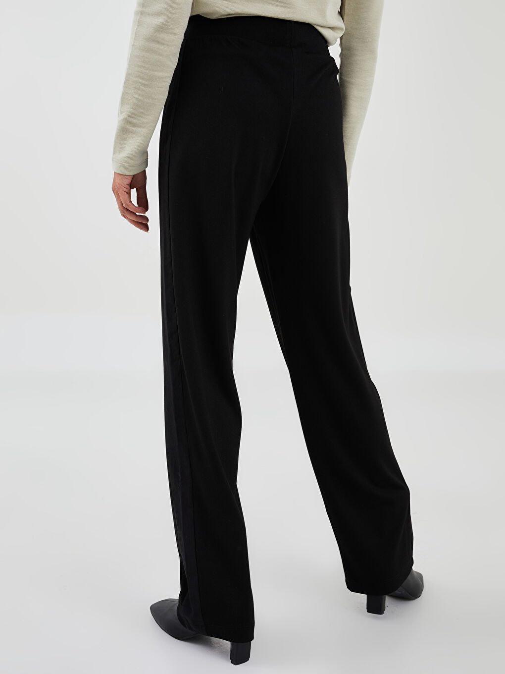 LC Waikiki Women's Elasticated Waist Plain Sweatpants -W1K920Z8-CVL