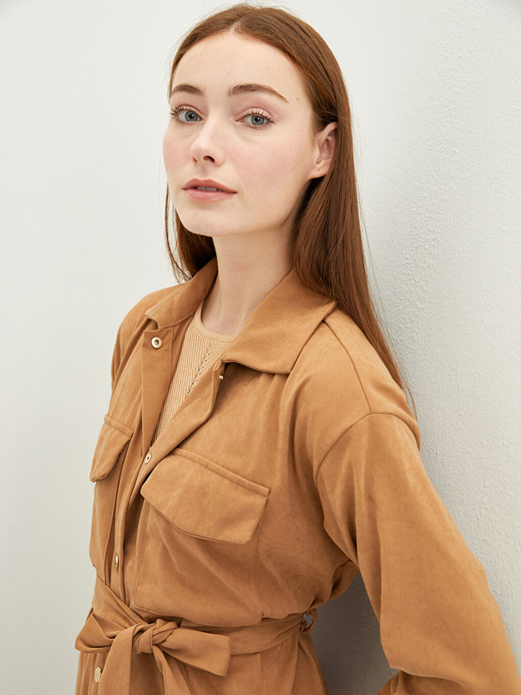 Bej Düz Beli Bağlama Detaylı Uzun Kollu Oversize Süet Kadın Gömlek Tunik-1