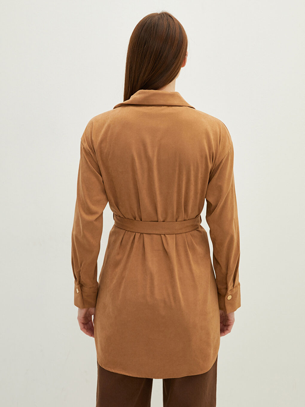 Bej Düz Beli Bağlama Detaylı Uzun Kollu Oversize Süet Kadın Gömlek Tunik-4