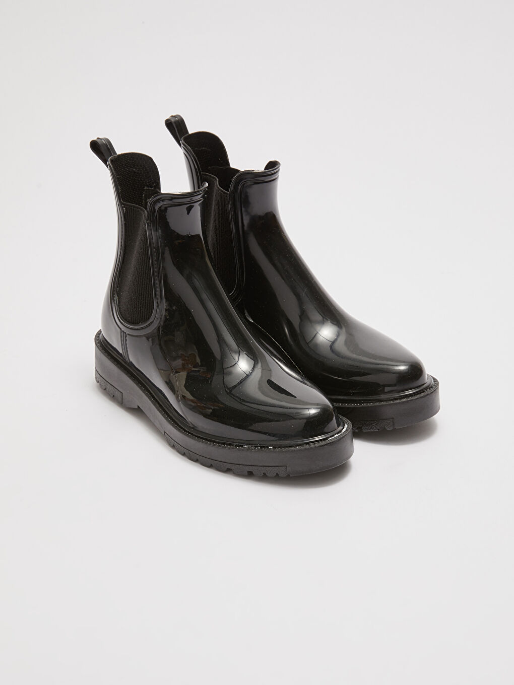 Siyah Kalın Tabanlı Yanları Lastikli Kadın Bot