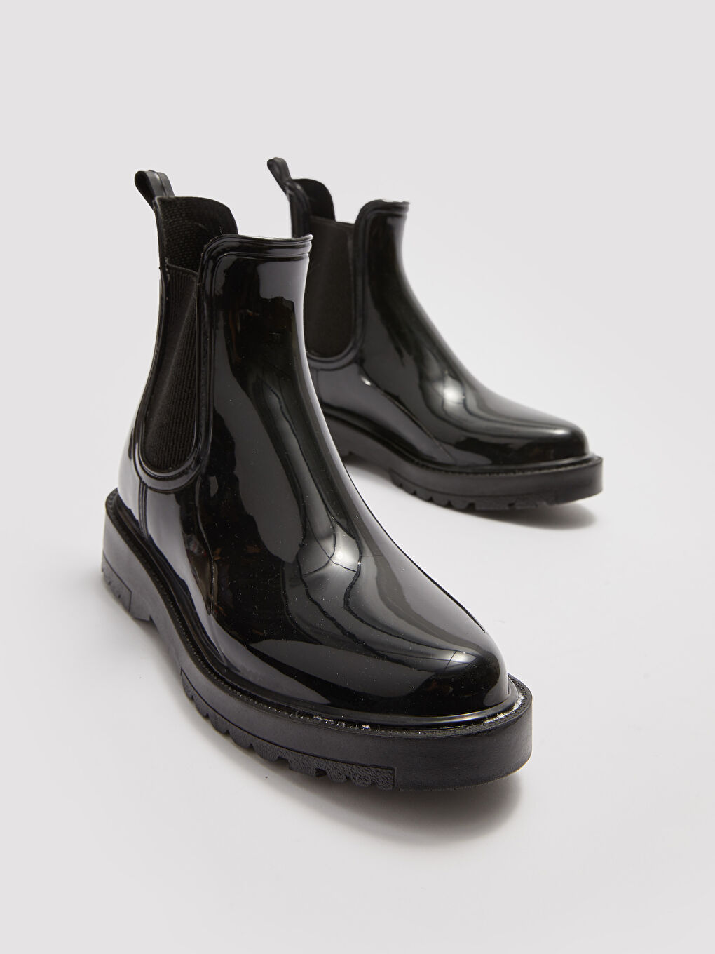 Siyah Kalın Tabanlı Yanları Lastikli Kadın Bot-2