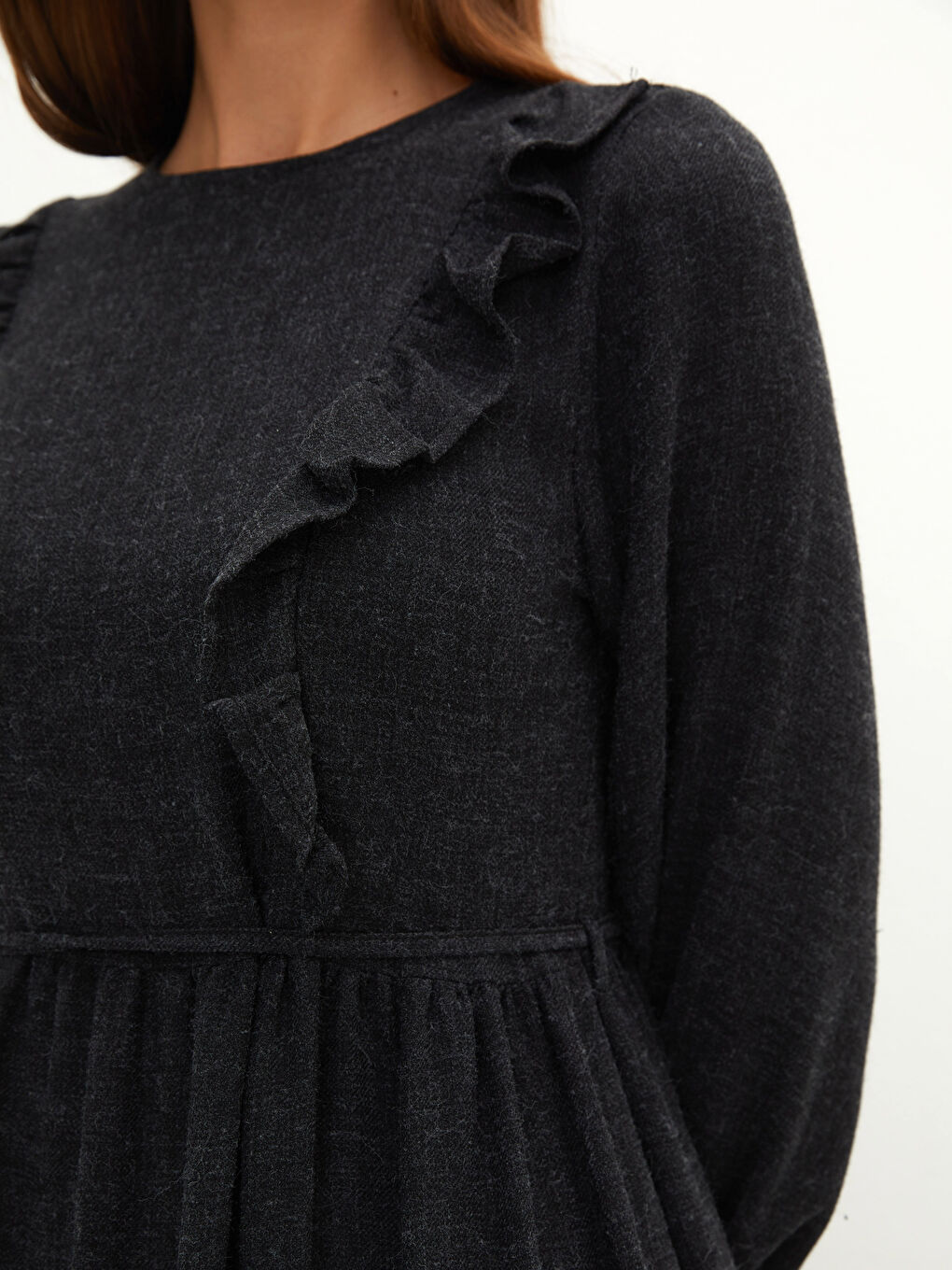 Robe Femme à Manches Longues avec Détail à Volants et Col Rond-1