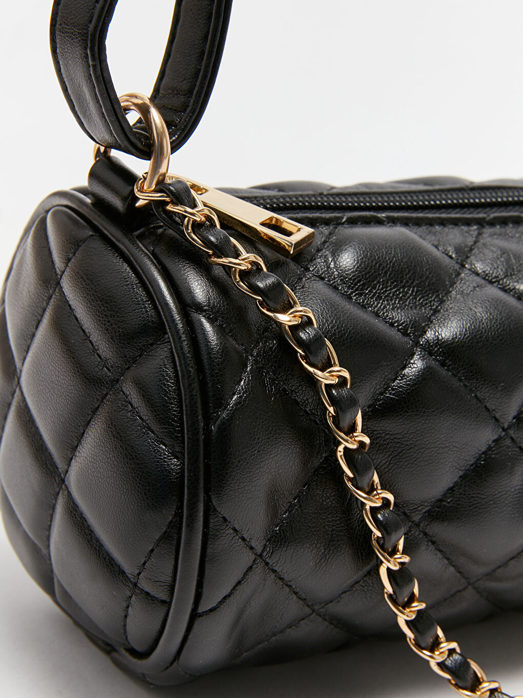 Siyah Deri Görünümlü Kapitoneli Kadın Çapraz Çanta-2