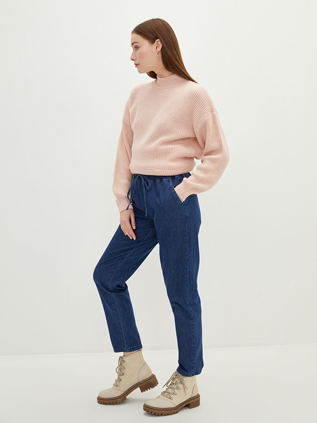 Elastic Waist Comfortable Fit Straight Pocket Detailed Women's Jean Trousers