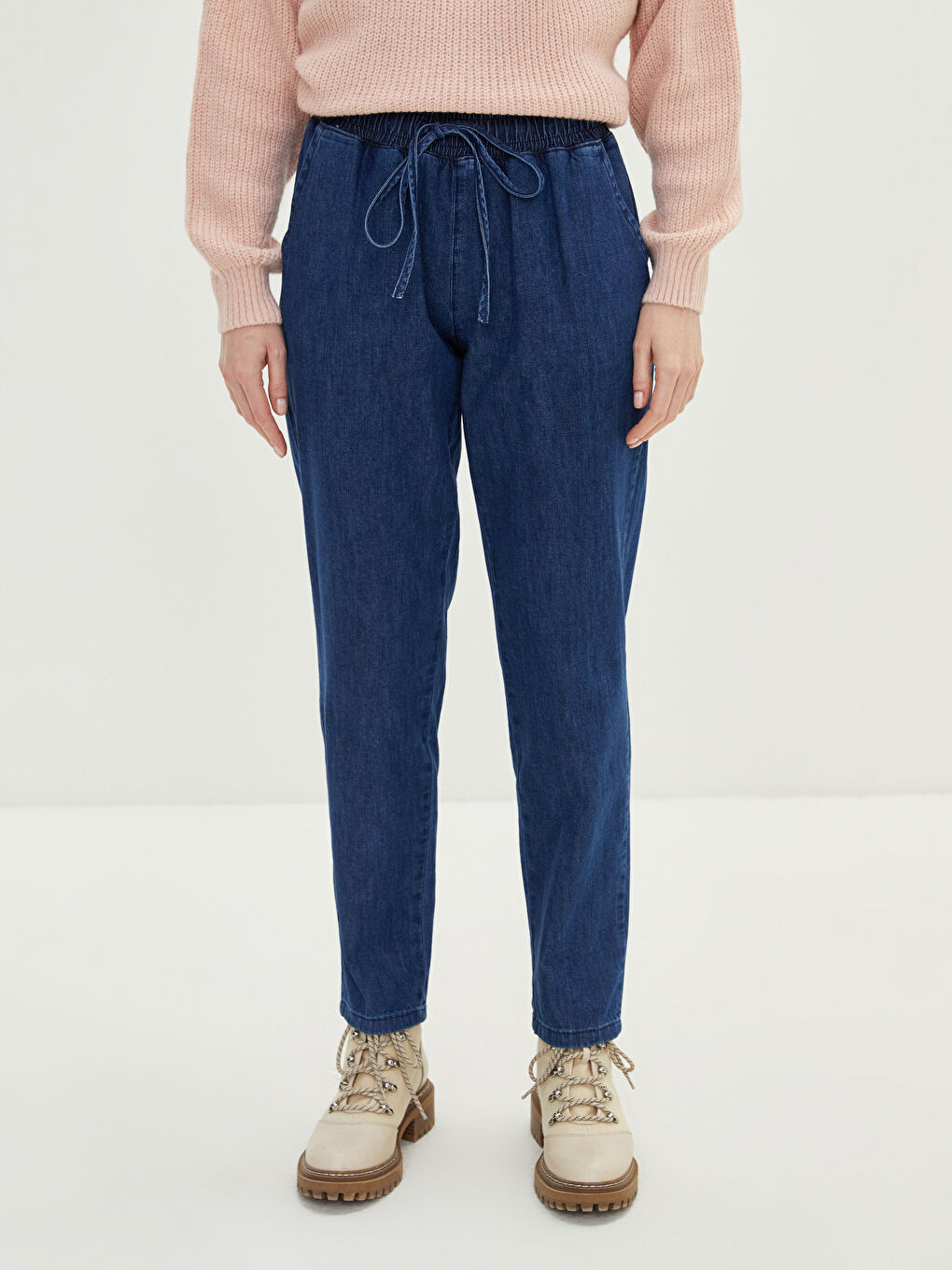 Elastic Waist Comfortable Fit Straight Pocket Detailed Women's Jean Trousers-1