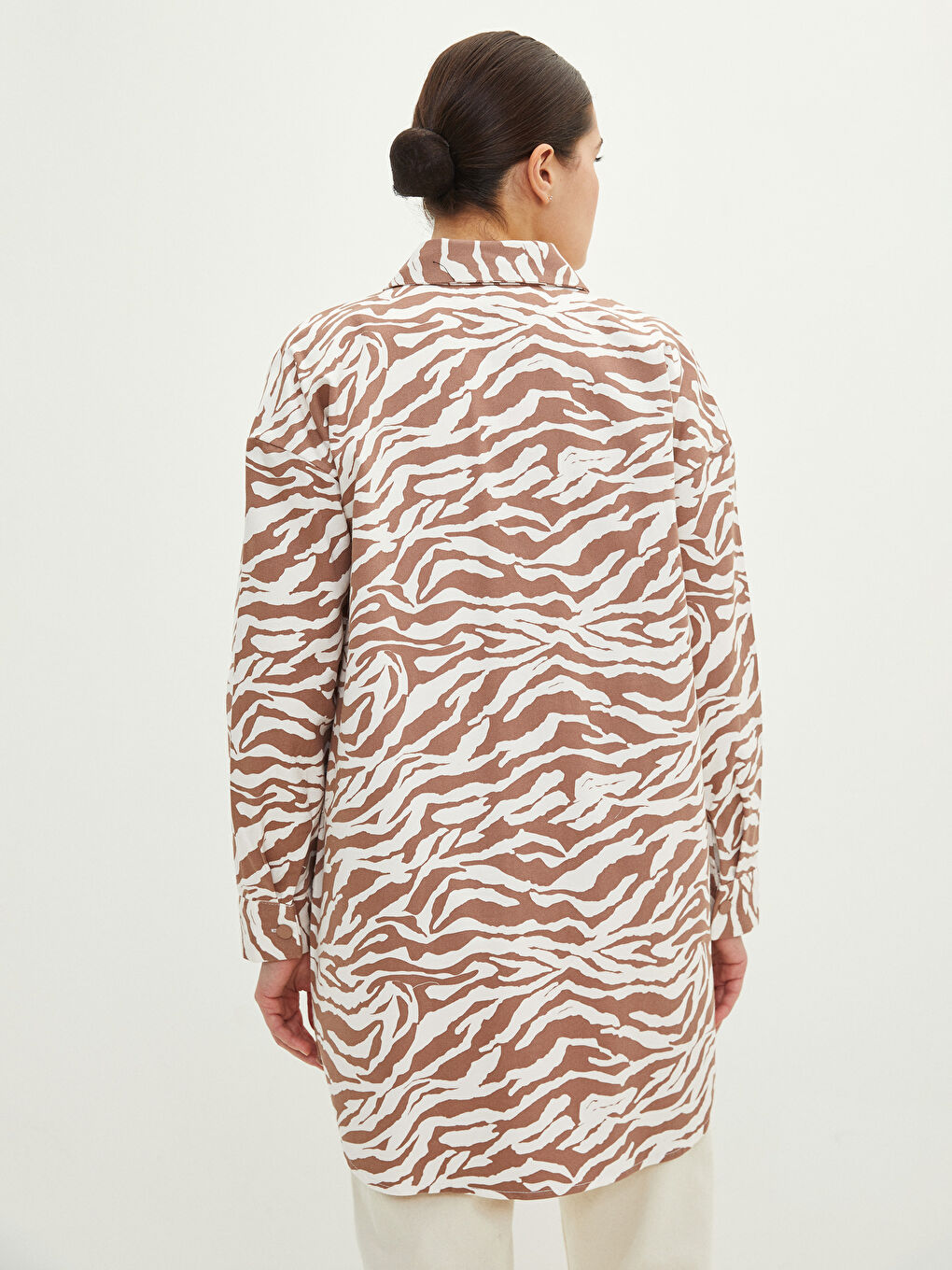 LCW Modest Desenli Uzun Kollu Gabardin Oversize Kadın Gömlek Tunik -W1KC28Z8-LQY