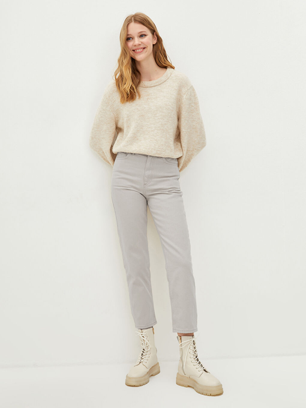 Bej Yüksek Bel Straight Fit Düz Cep Detaylı Kadın Jean Pantolon