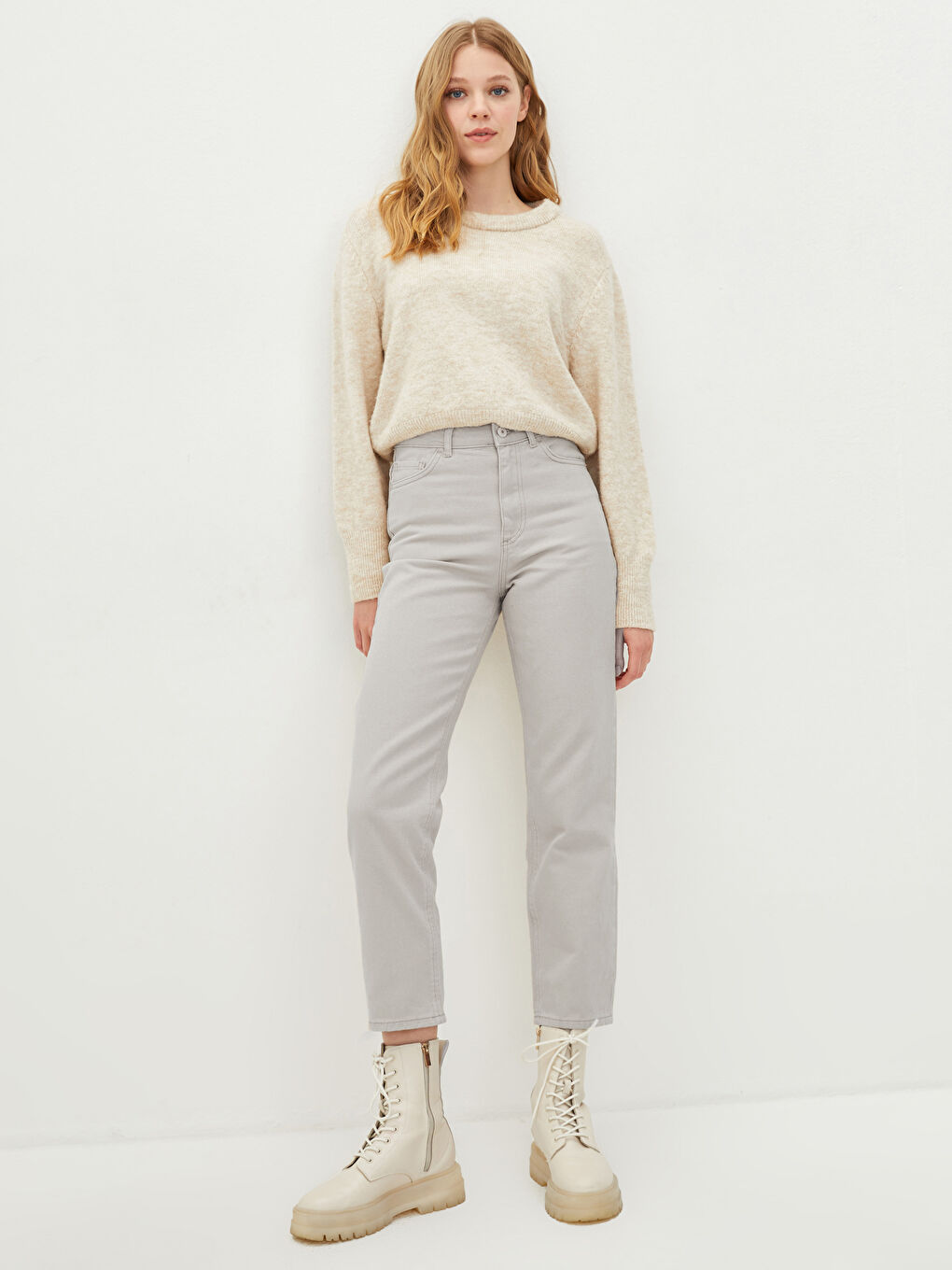 Bej Yüksek Bel Straight Fit Düz Cep Detaylı Kadın Jean Pantolon-1