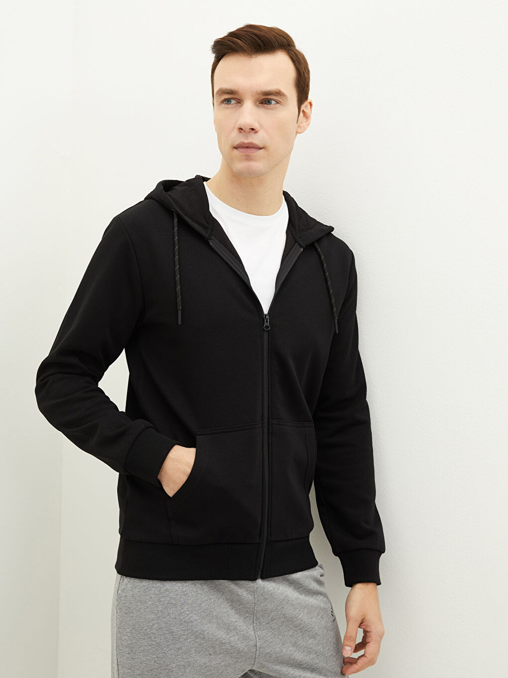 Siyah Kapüşonlu Uzun Kollu Erkek Fermuarlı Sweatshirt