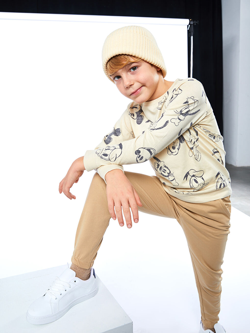 LC Waikiki Elasticated Waist Basic Boys' Jogger Sweatpants -W1KD73Z4-T9C