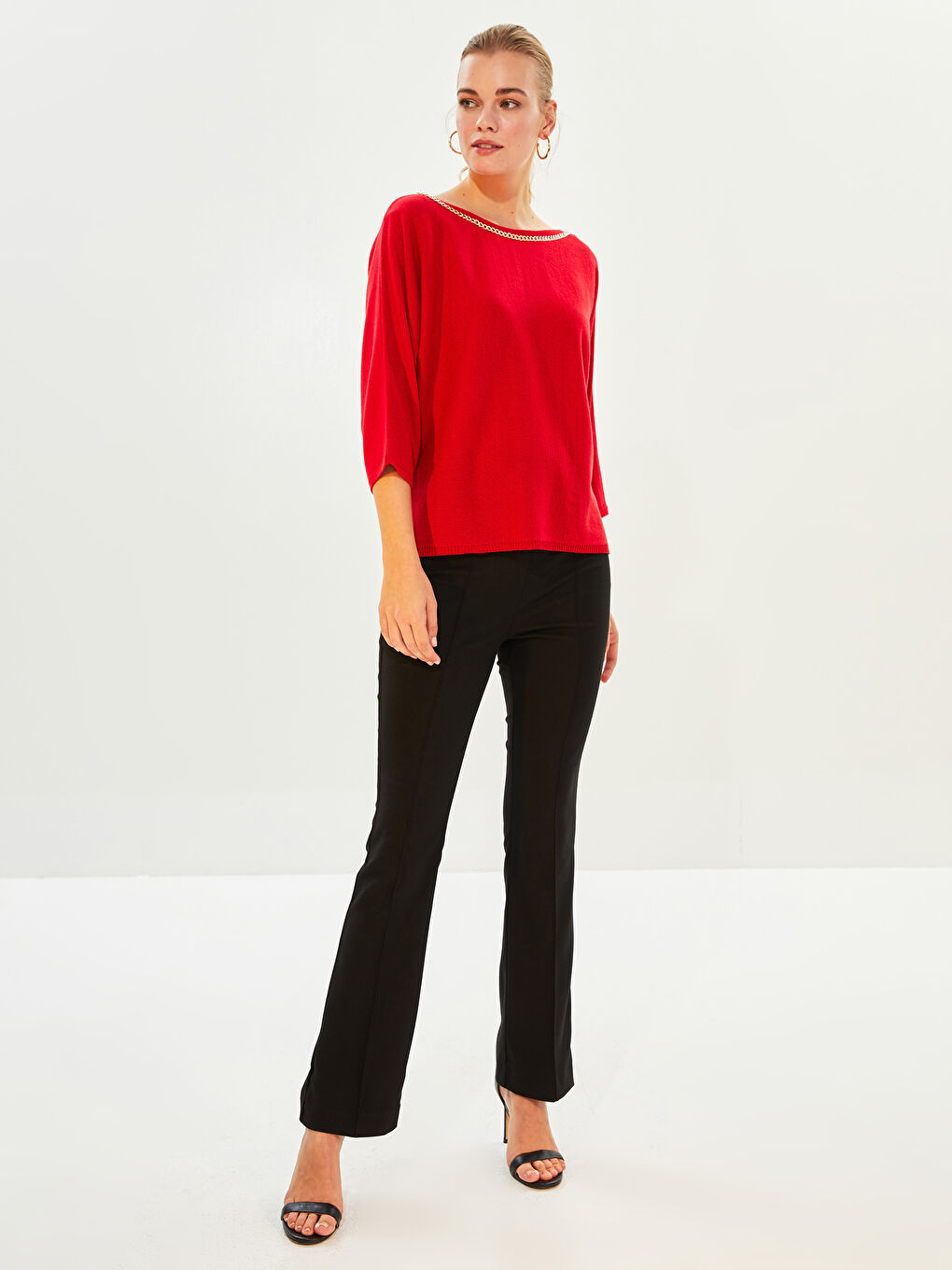 Kırmızı Kayık Yaka Zincir Detaylı Kadın Triko Kazak