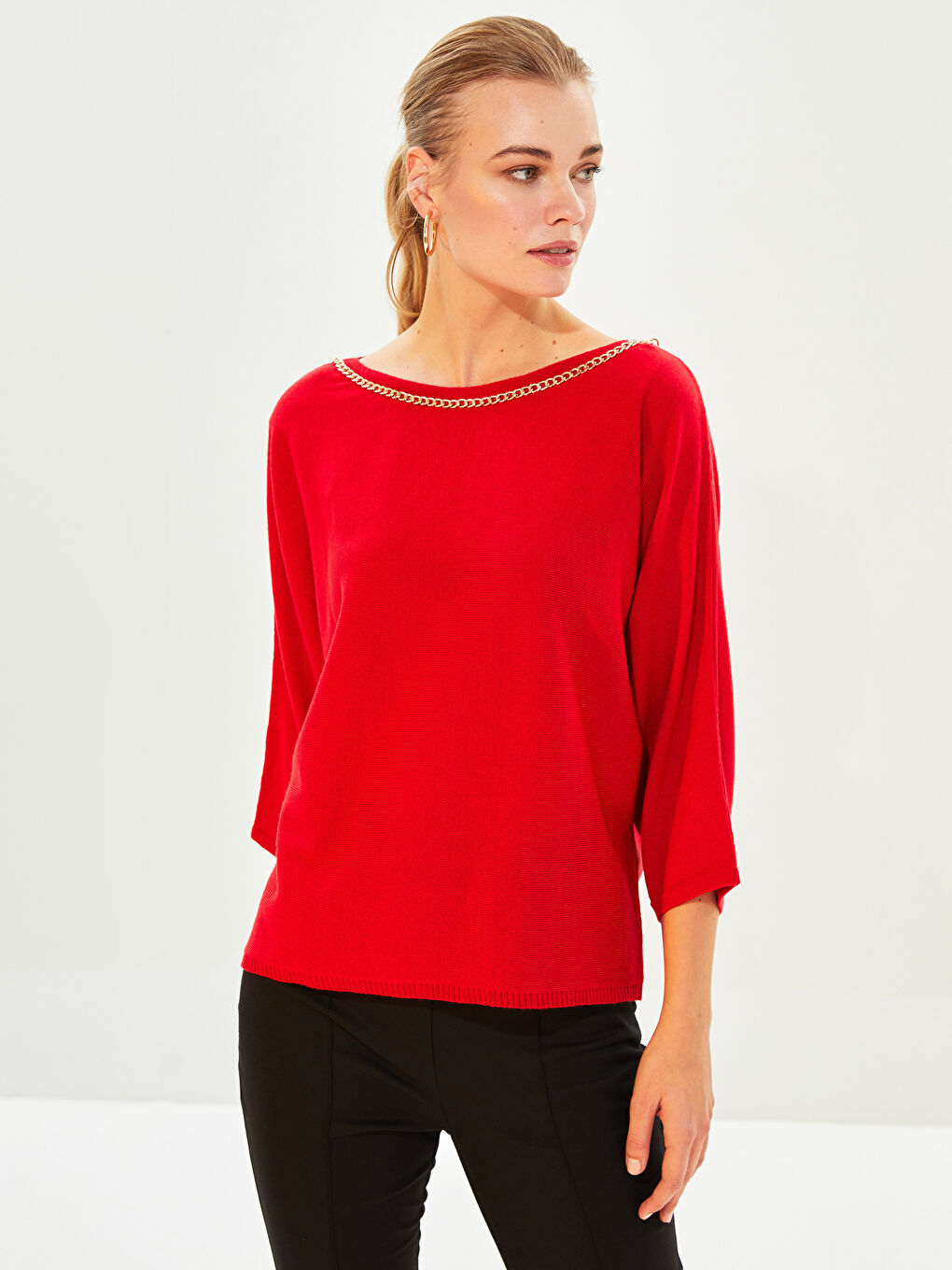 Kırmızı Kayık Yaka Zincir Detaylı Kadın Triko Kazak-1